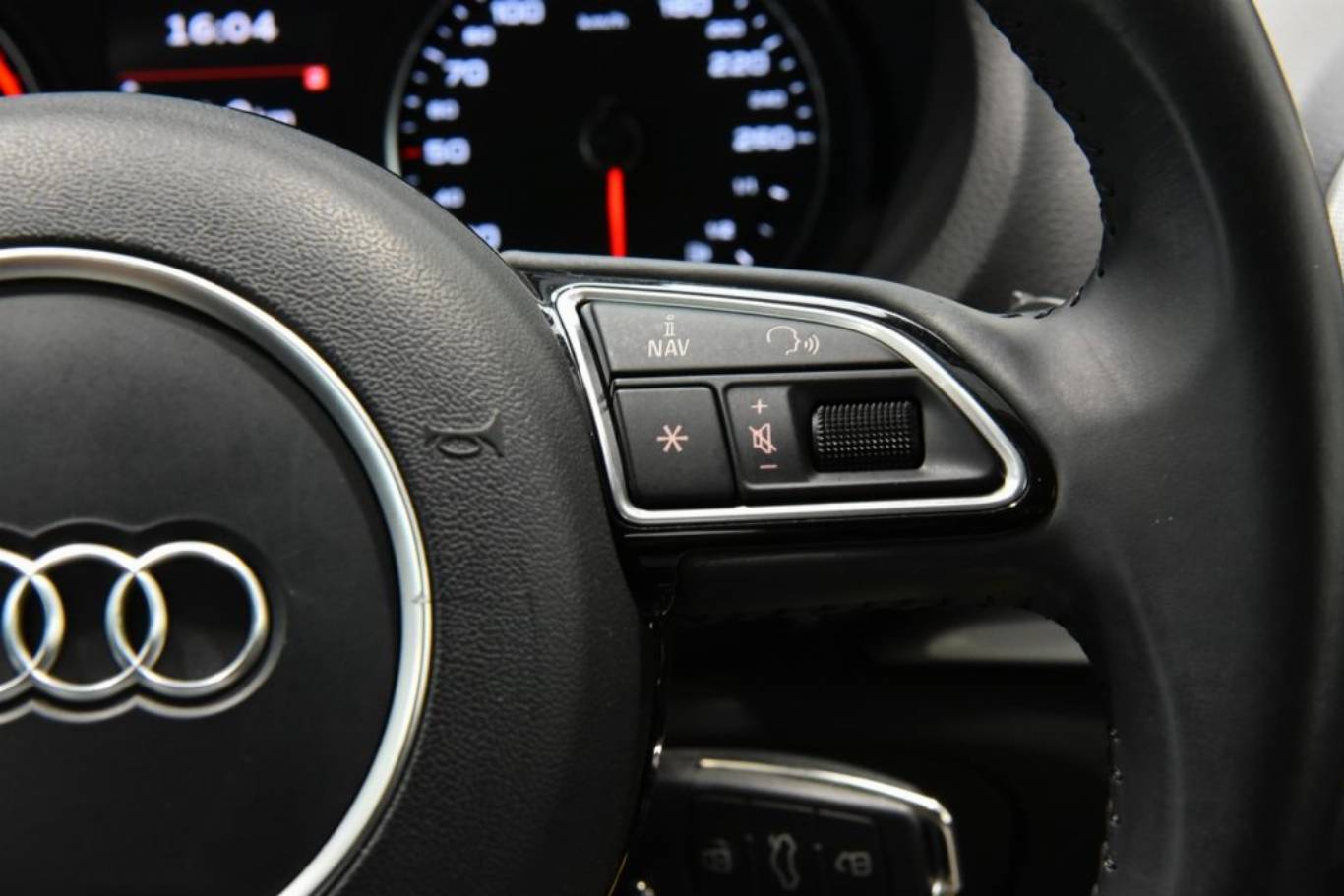AUDI A3 8