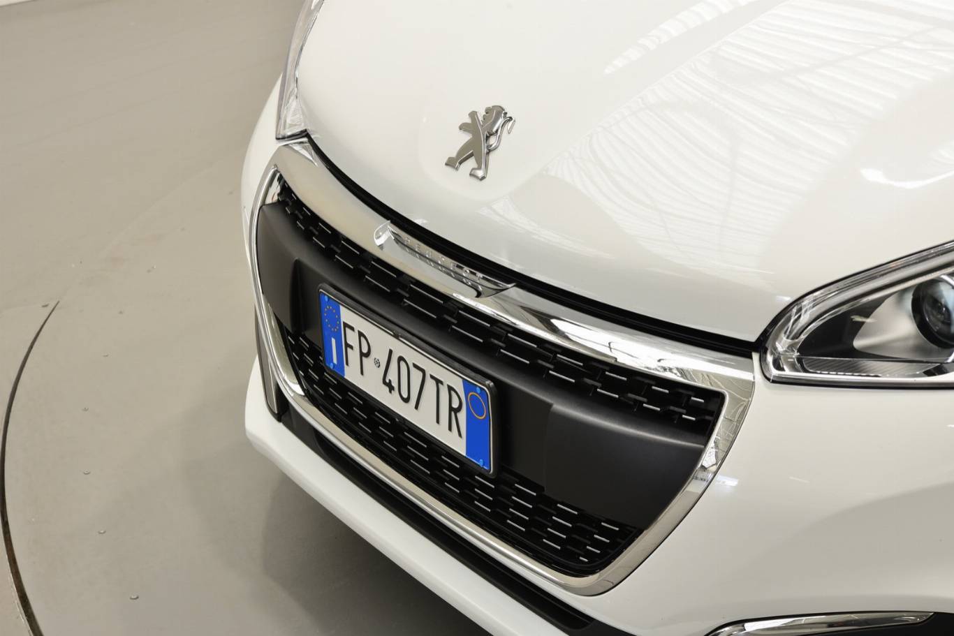 PEUGEOT 208 58