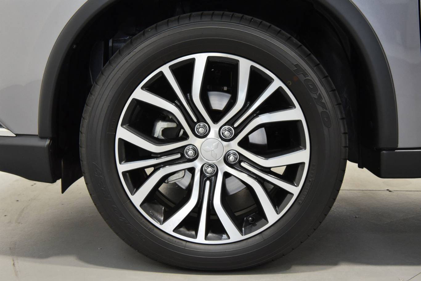 MITSUBISHI Outlander 46