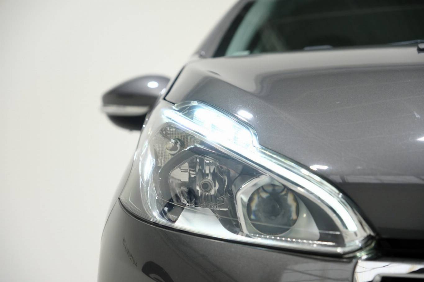 PEUGEOT 208 12