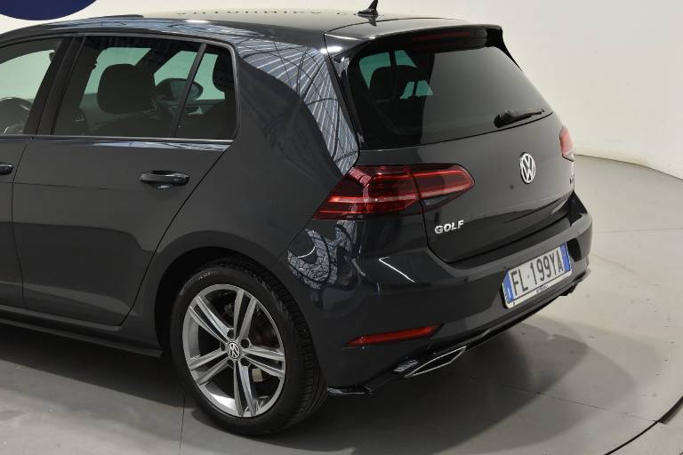 VOLKSWAGEN Golf 35