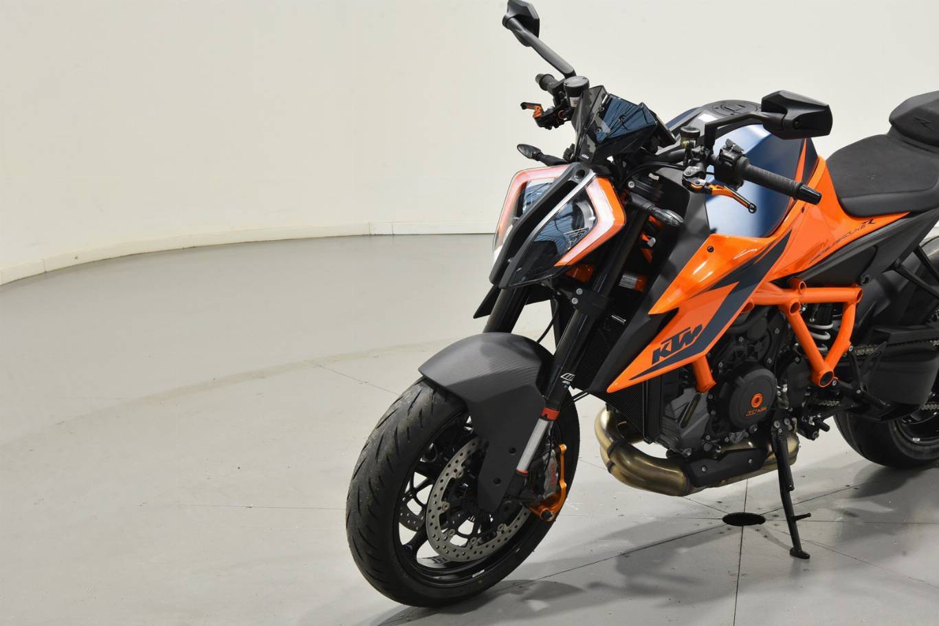 KTM 1290 Super Duke R 11