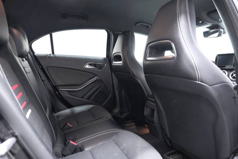 MERCEDES-BENZ A 180 58