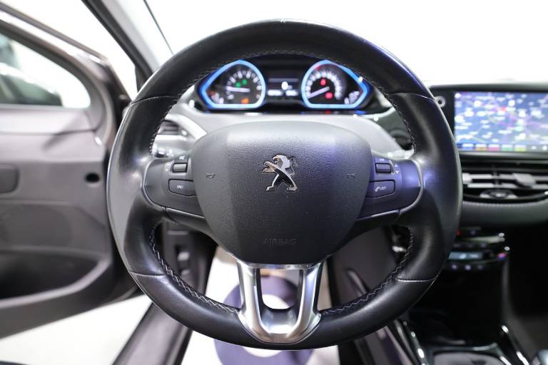 PEUGEOT 2008 7