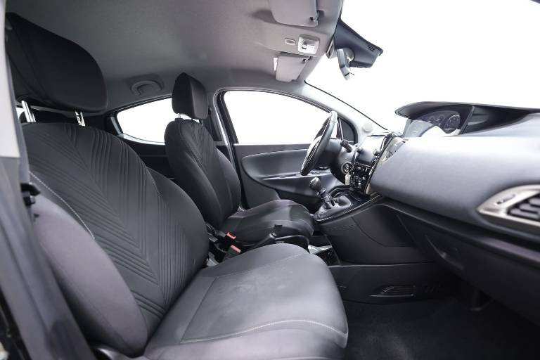 LANCIA Ypsilon 38