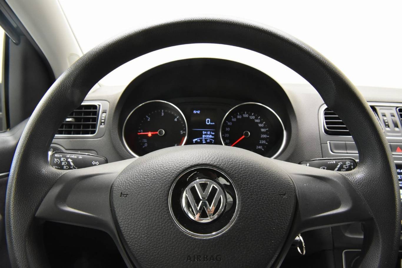 VOLKSWAGEN Polo 13