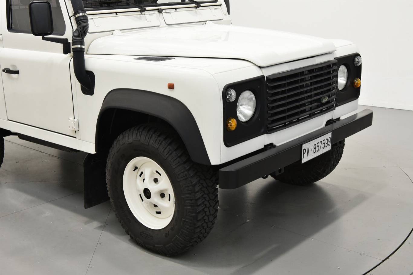 LAND ROVER Defender 46