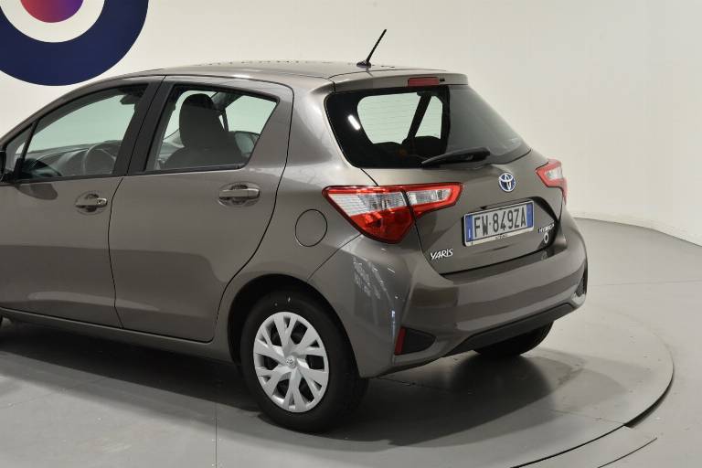 TOYOTA Yaris 37