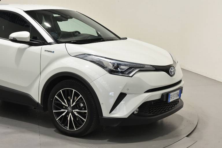 TOYOTA C-HR 16