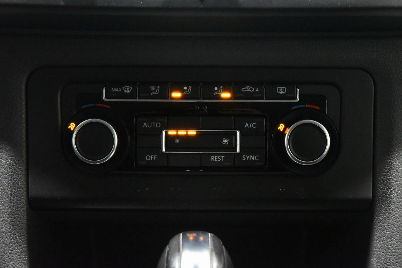 VOLKSWAGEN Amarok 20