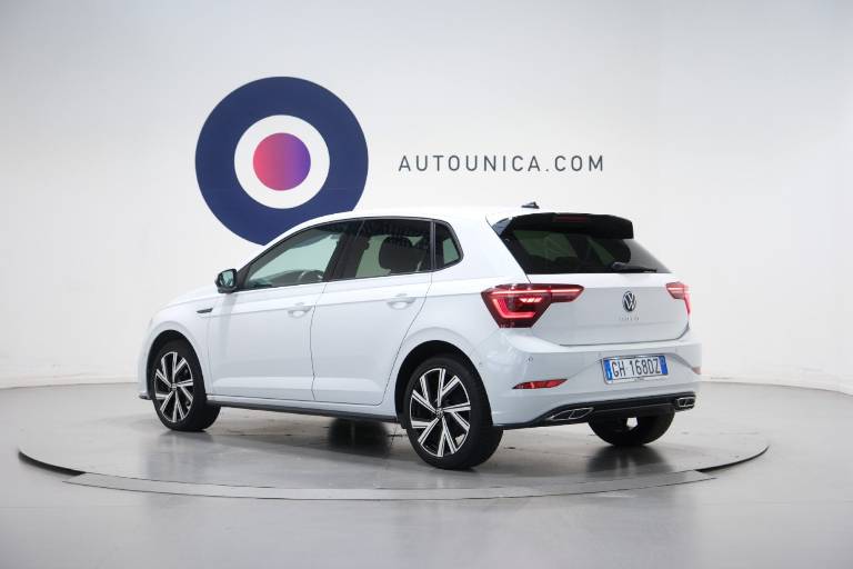VOLKSWAGEN Polo 17