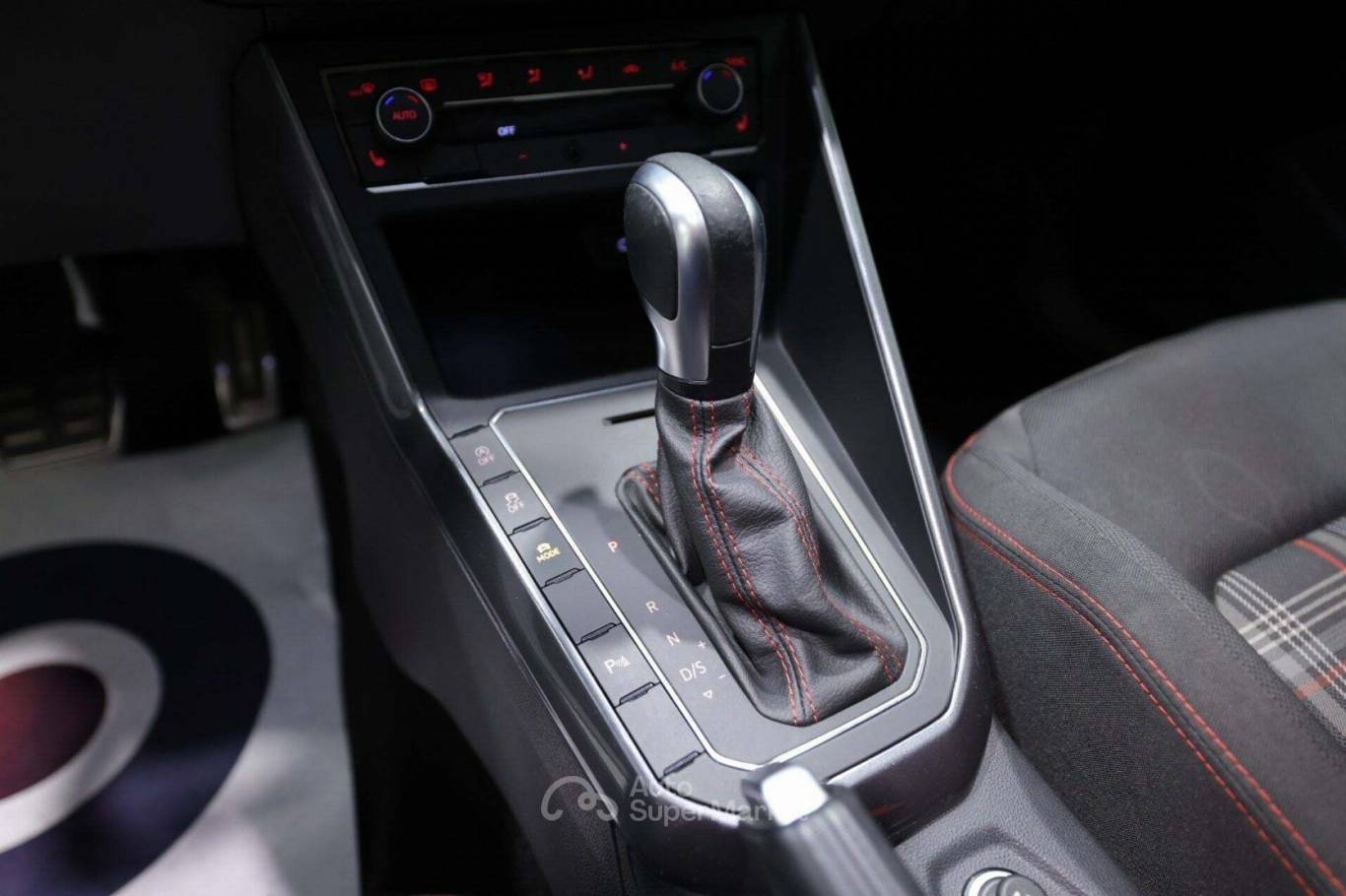 VOLKSWAGEN Polo 29