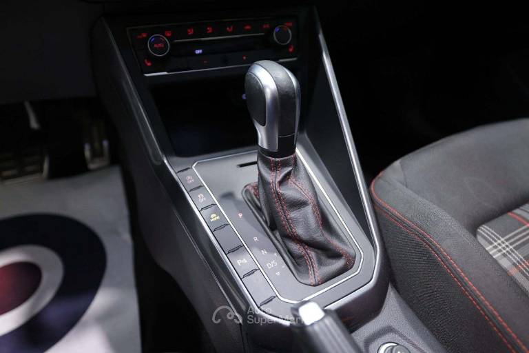 VOLKSWAGEN Polo 29