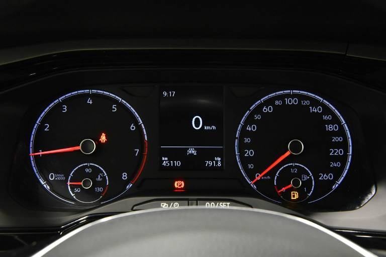 VOLKSWAGEN Polo 26