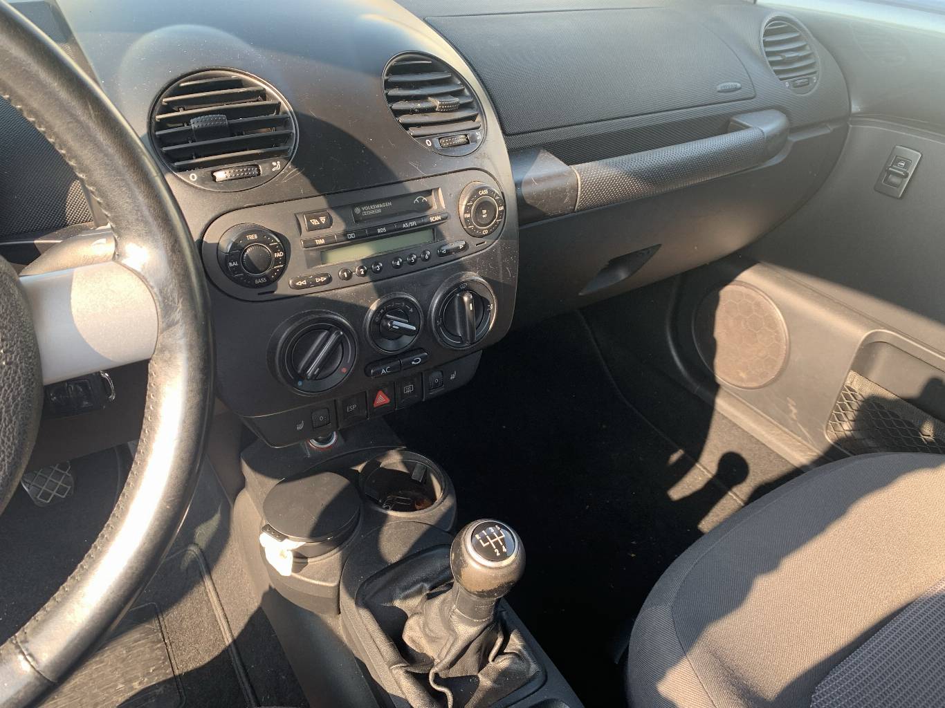 VOLKSWAGEN New Beetle 12