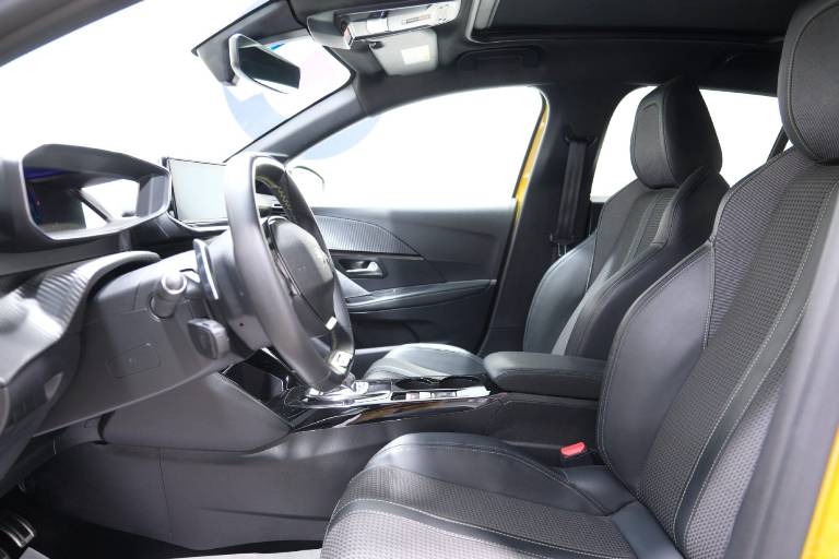 PEUGEOT 208 21