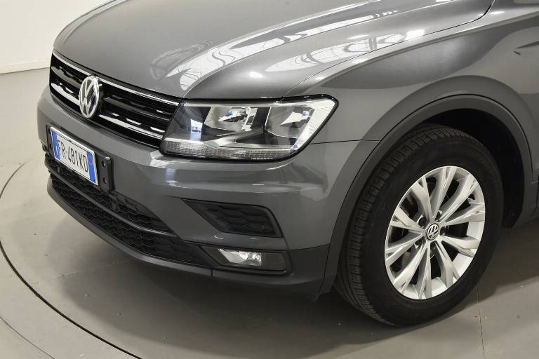 VOLKSWAGEN Tiguan 40