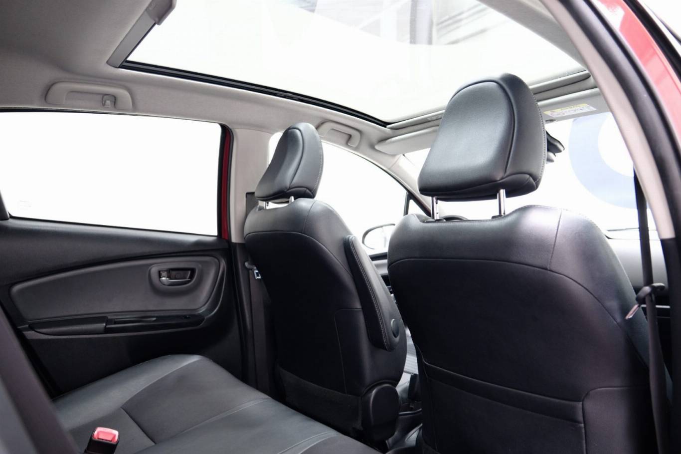 TOYOTA Yaris 11