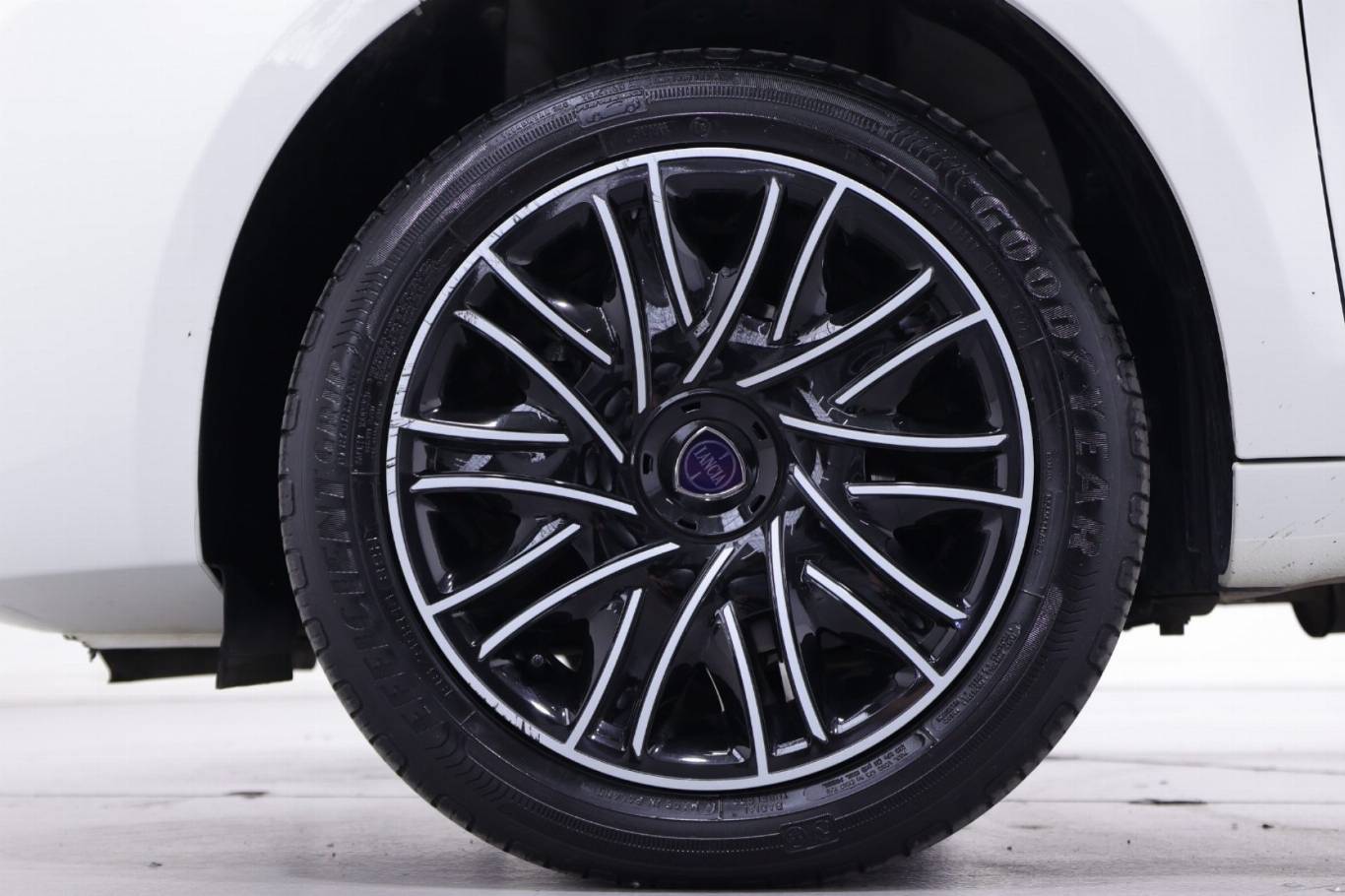 LANCIA Ypsilon 13