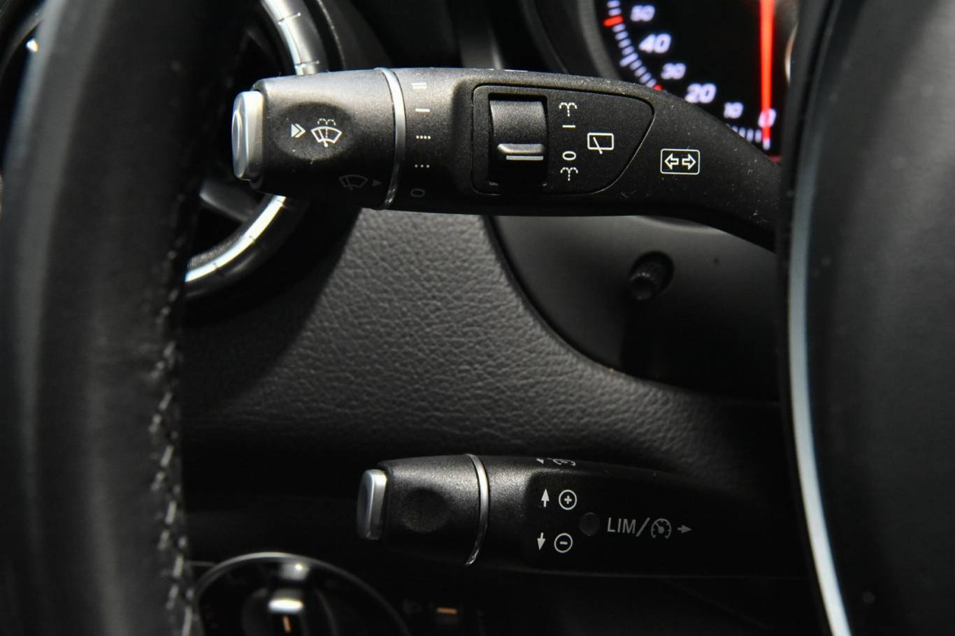 MERCEDES-BENZ CLA 180 30