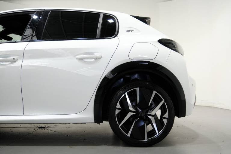PEUGEOT 208 42