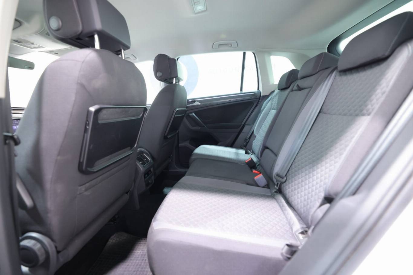 VOLKSWAGEN Tiguan 38