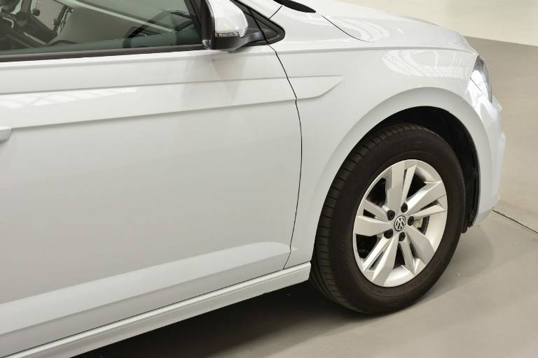 VOLKSWAGEN Polo 44