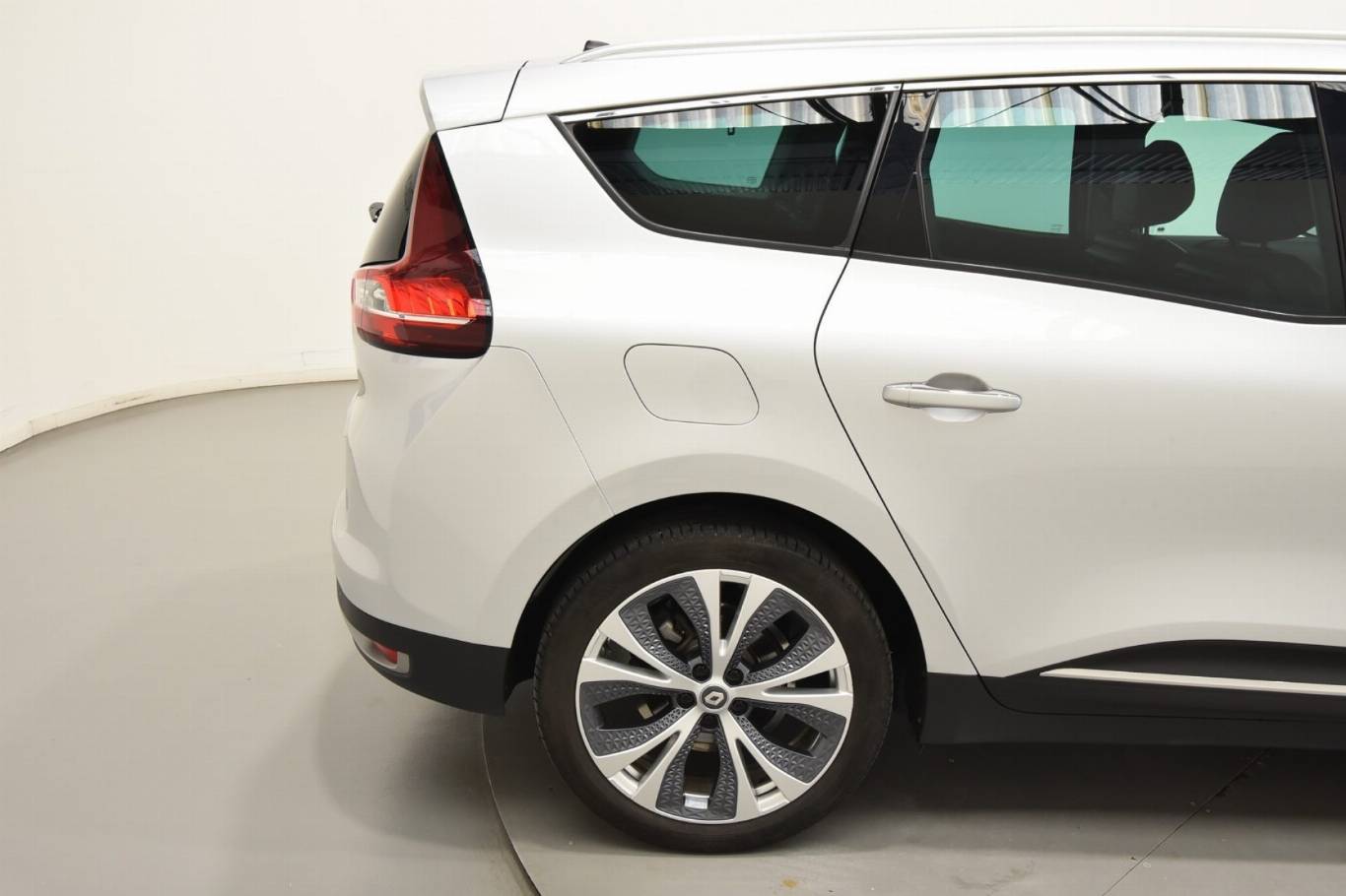 RENAULT Grand Scenic 47