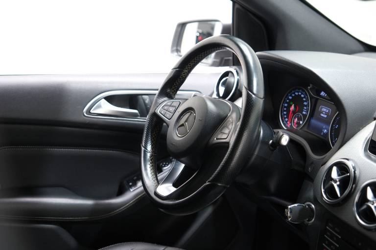 MERCEDES-BENZ B 180 49