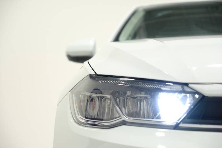 VOLKSWAGEN Polo 12