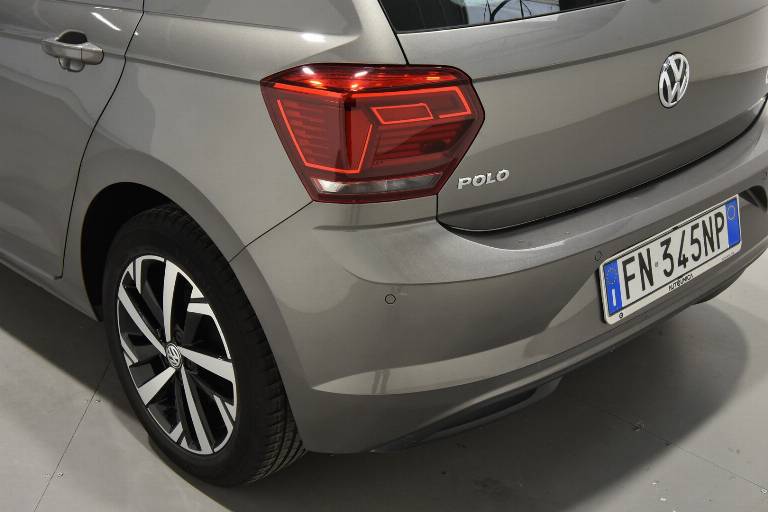 VOLKSWAGEN Polo 48