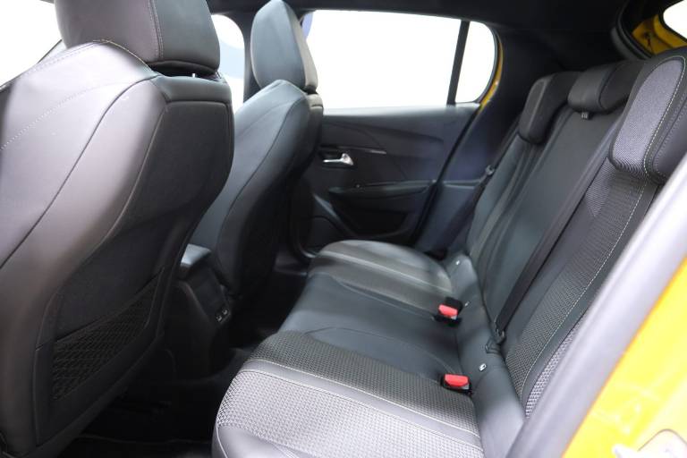 PEUGEOT 208 40