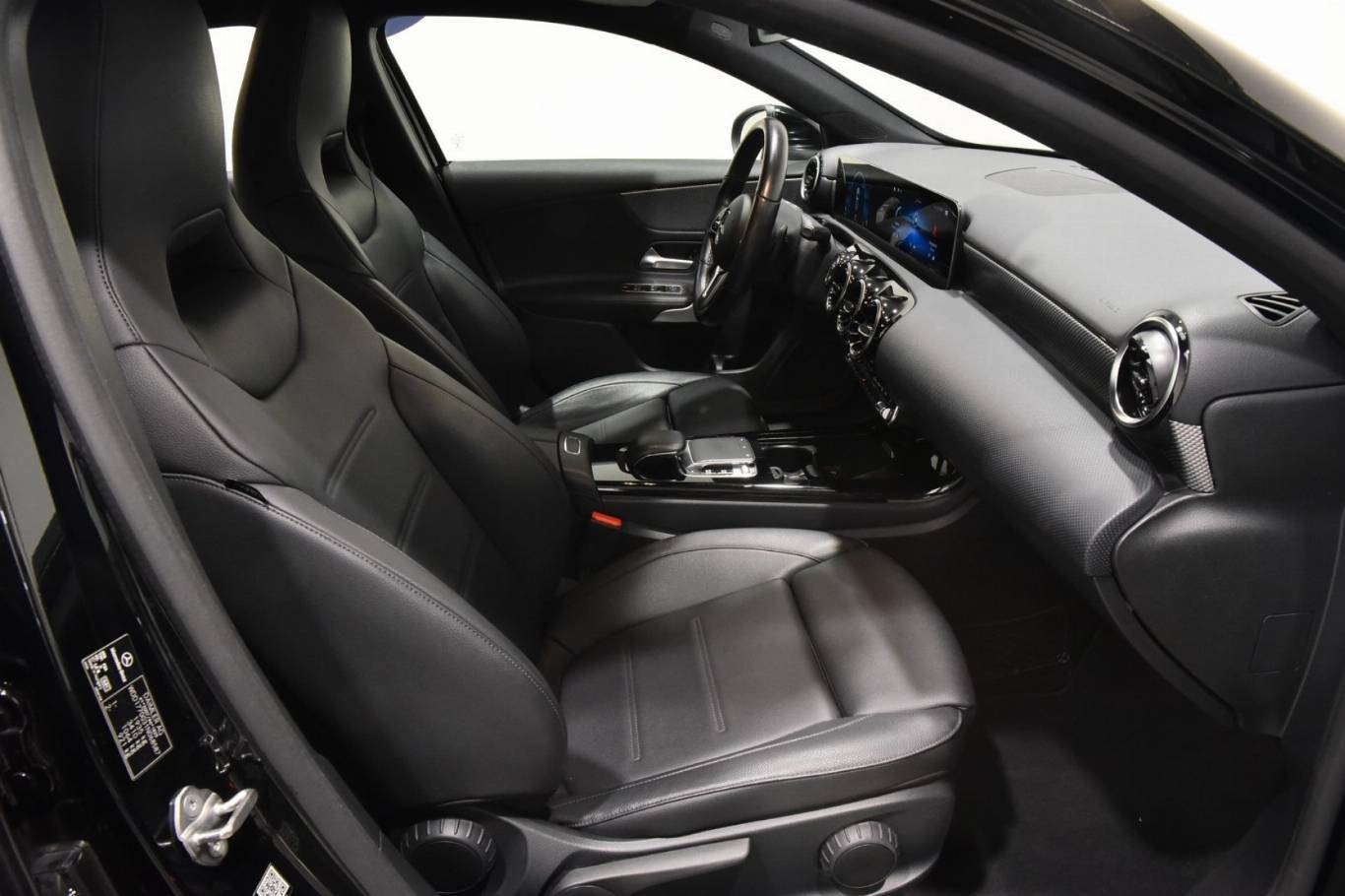 MERCEDES-BENZ A 180 27