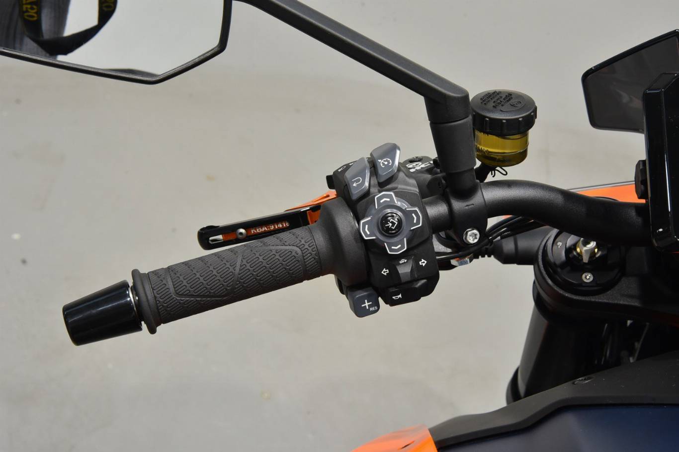 KTM 1290 Super Duke R 16