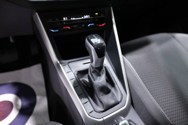 VOLKSWAGEN Polo 28