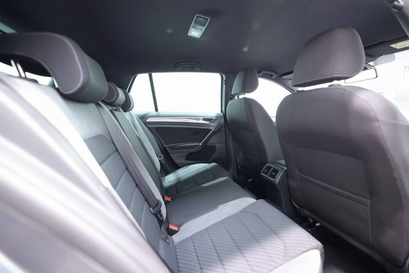 VOLKSWAGEN Golf 49