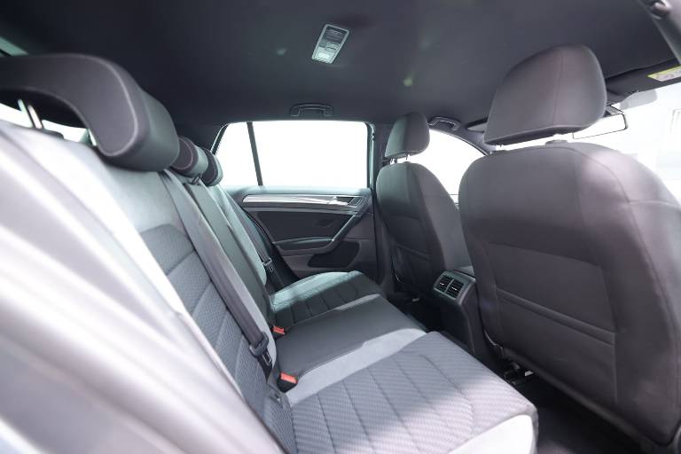 VOLKSWAGEN Golf 49