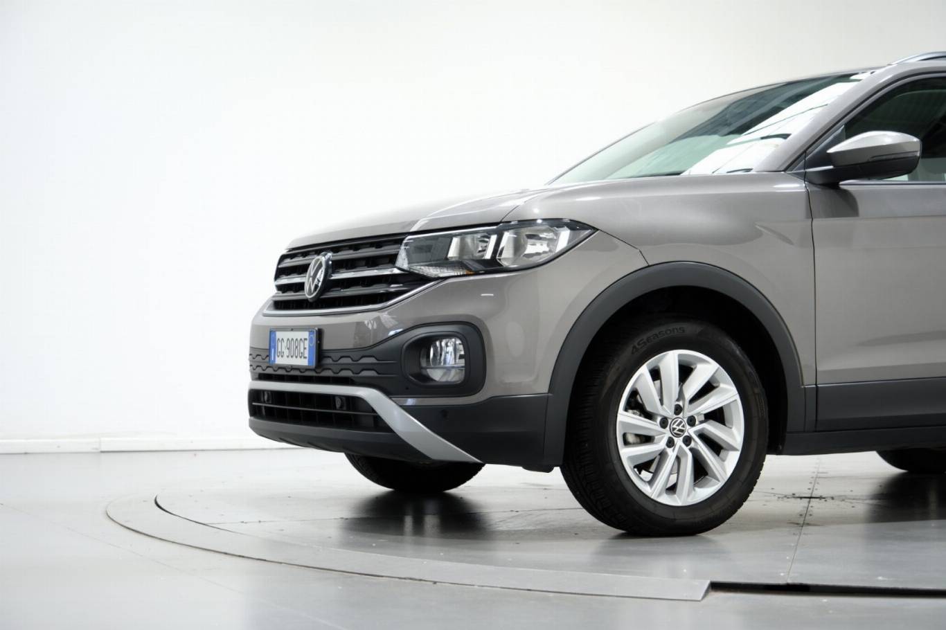 VOLKSWAGEN T-Cross 11