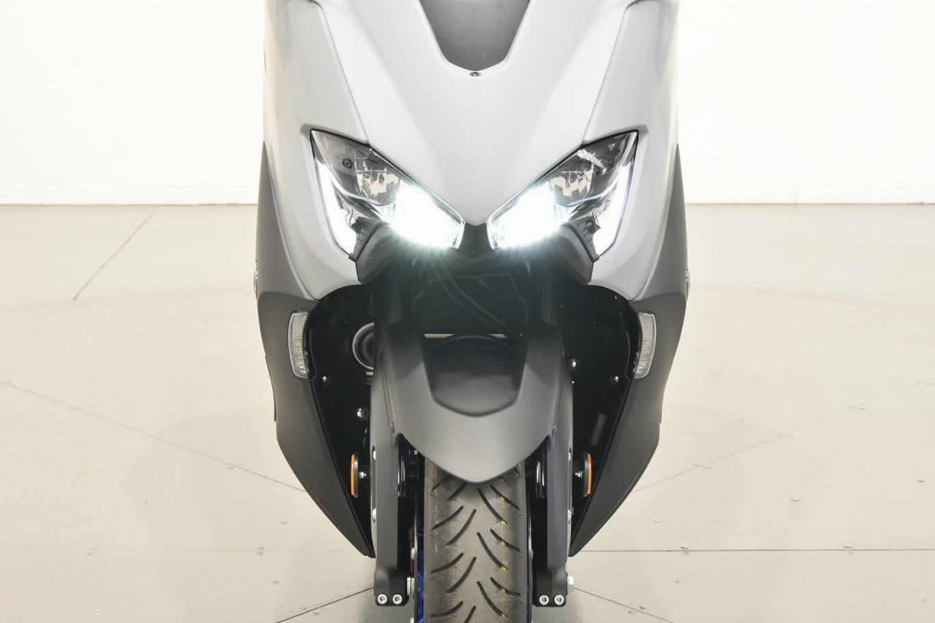 YAMAHA T-Max 560 39