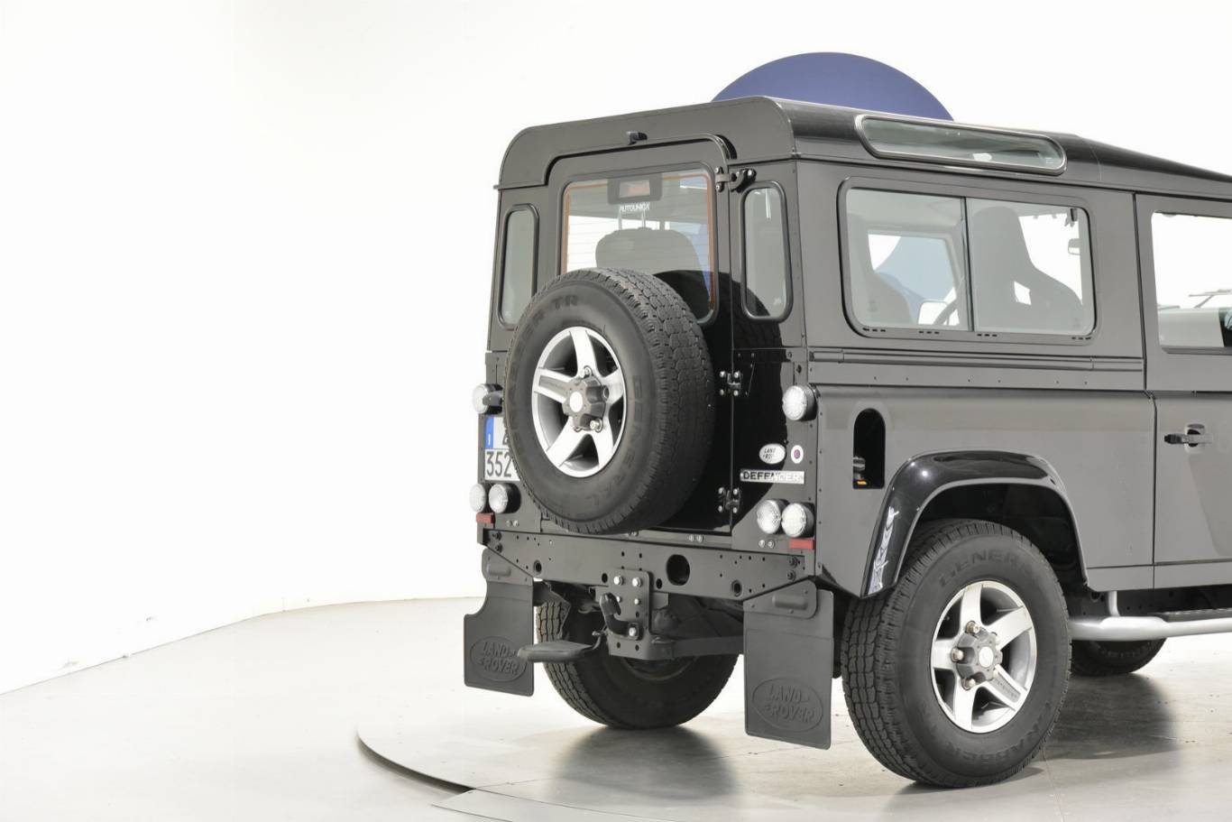 LAND ROVER Defender 16