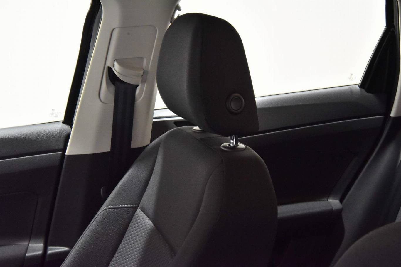 VOLKSWAGEN Polo 18