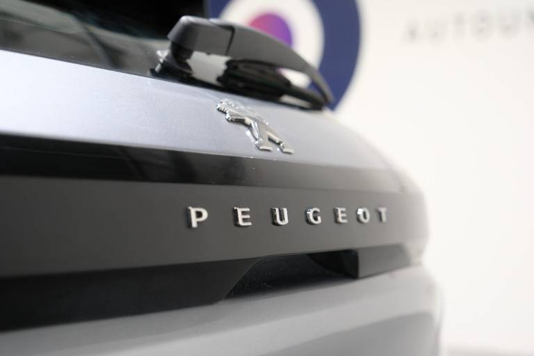 PEUGEOT 208 46