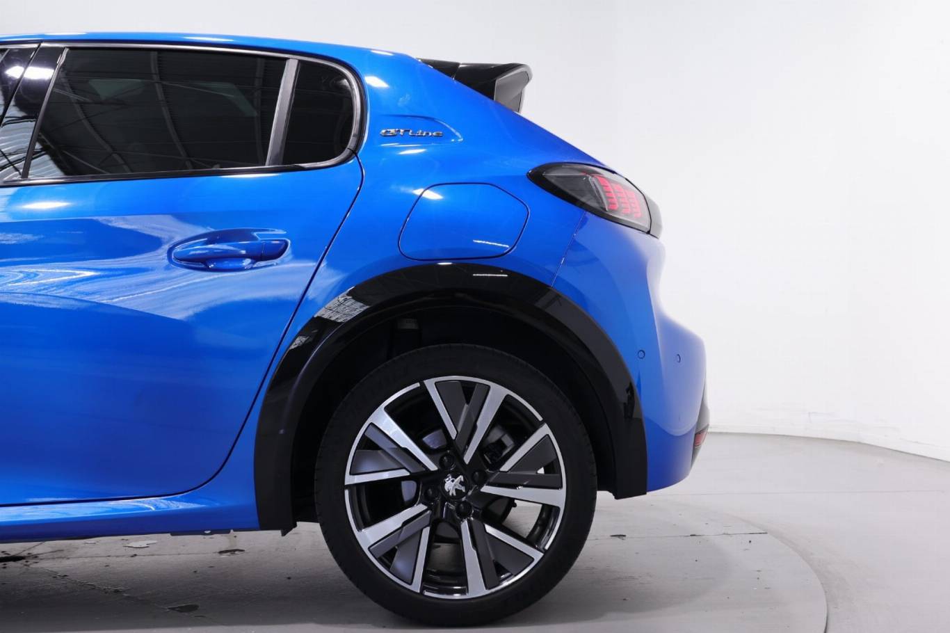 PEUGEOT 208 41