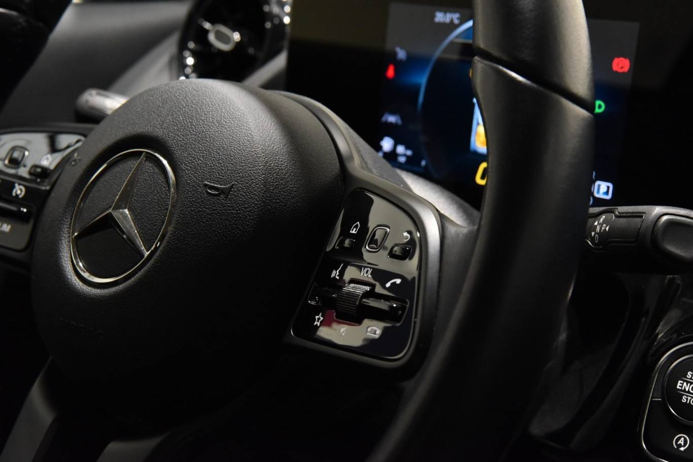 MERCEDES-BENZ GLA 180 34