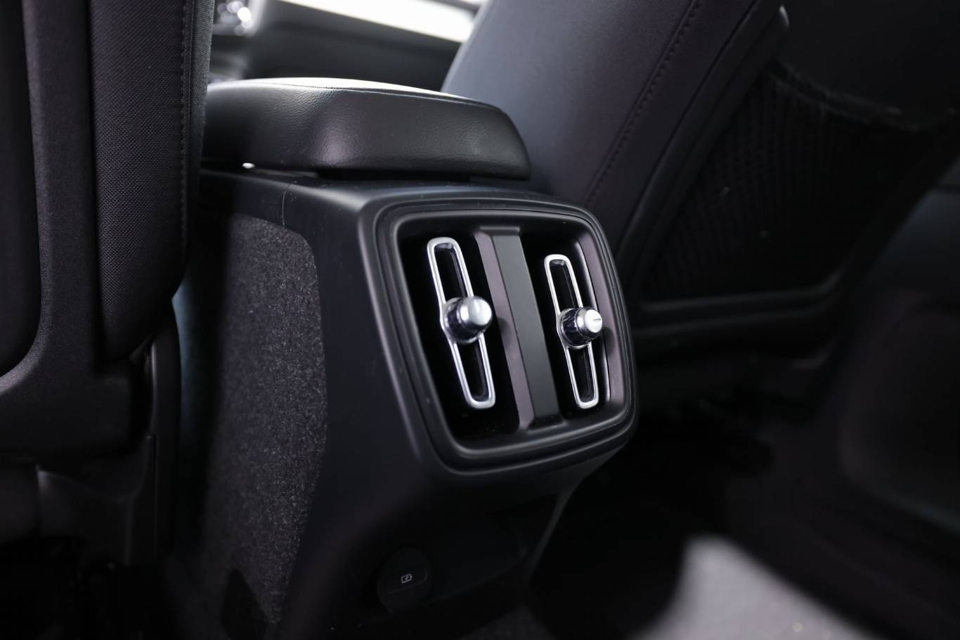 VOLVO XC40 36