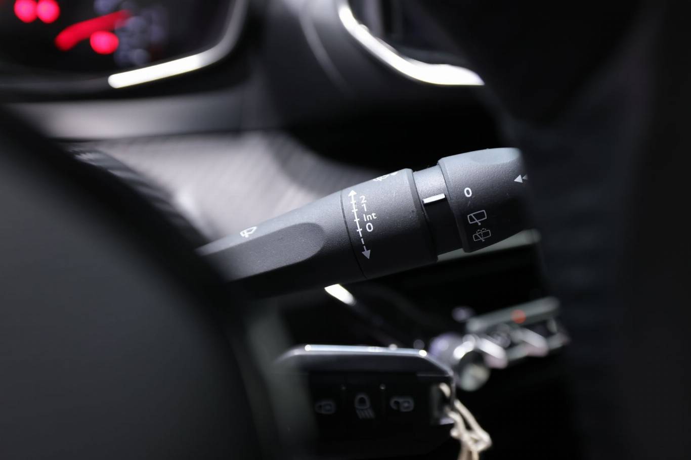 PEUGEOT 208 24