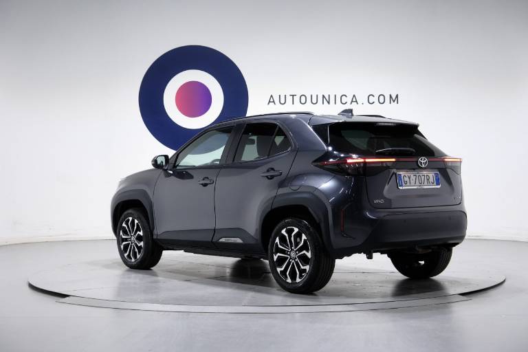 TOYOTA Yaris Cross 16