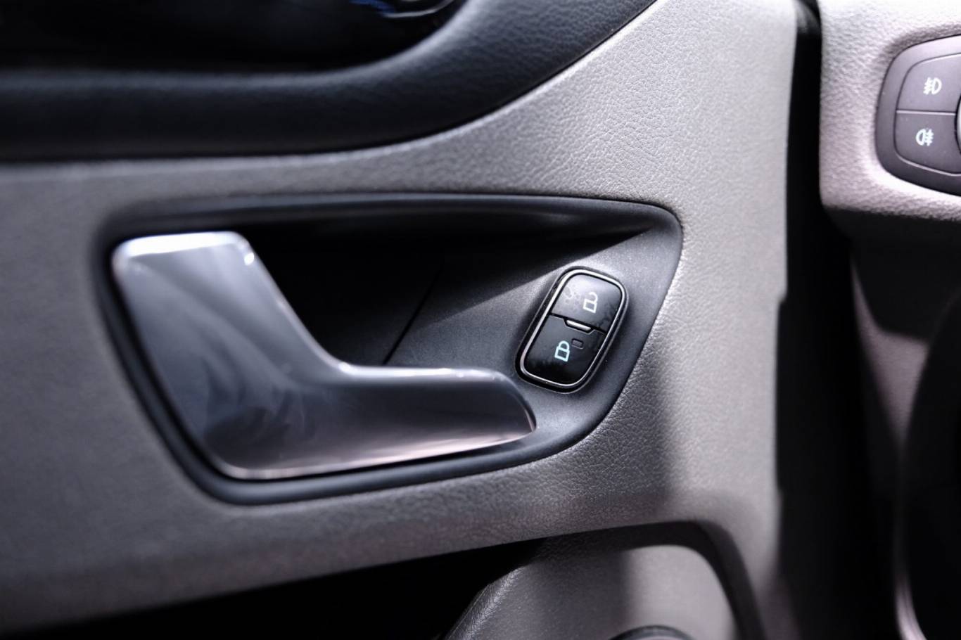 FORD Tourneo Custom 32