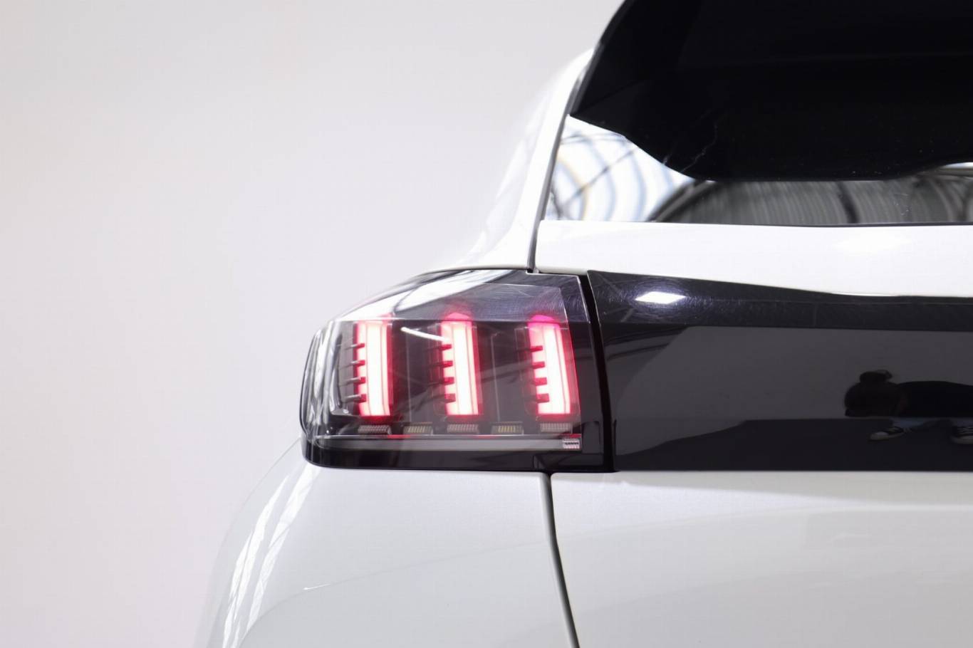 PEUGEOT 208 41