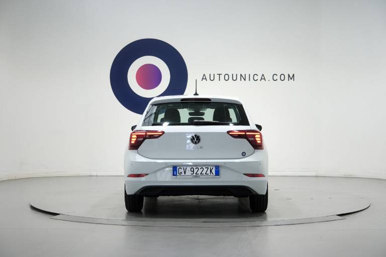 VOLKSWAGEN Polo 16